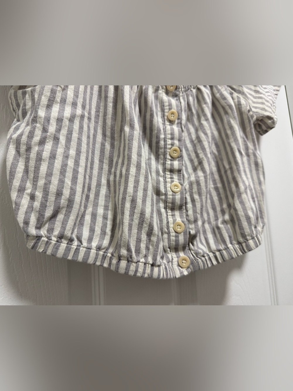 Madewell Striped White and Grey Flutter-Sleeve Button-Front Crop Top LARGE/LG - Picture 15 of 15